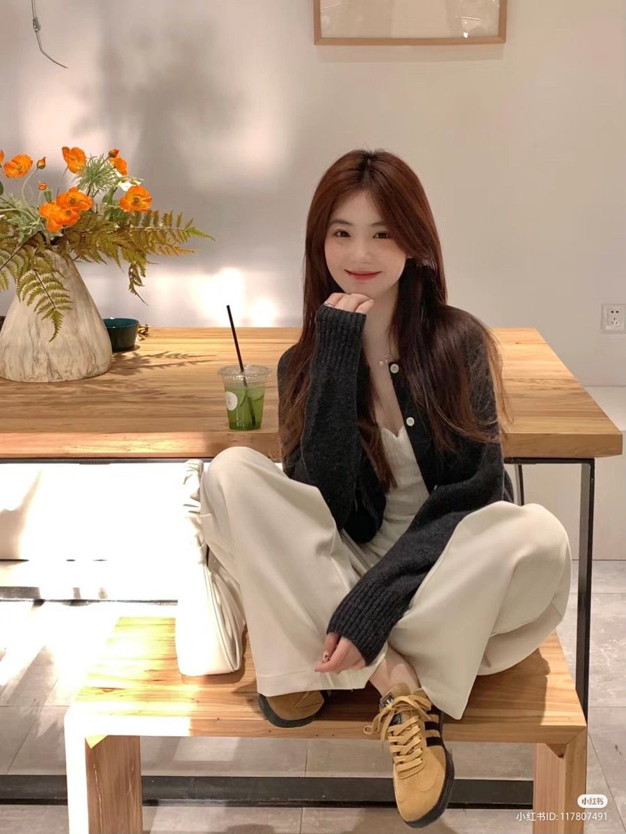 GOOD MORNING 💸🏦

LET YOUR THOUGHTS BE LIGHT THIS MORNING.