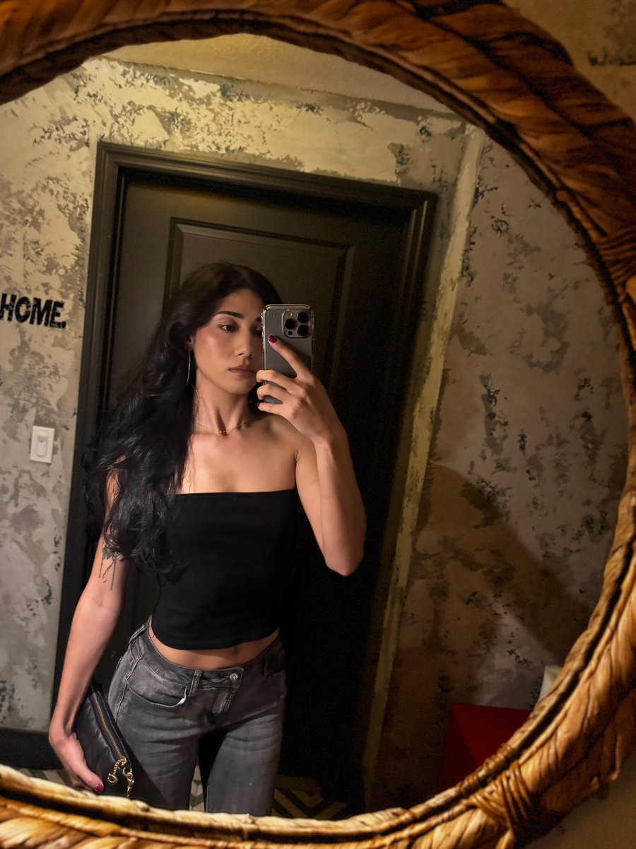 Arianaaaa tweet media