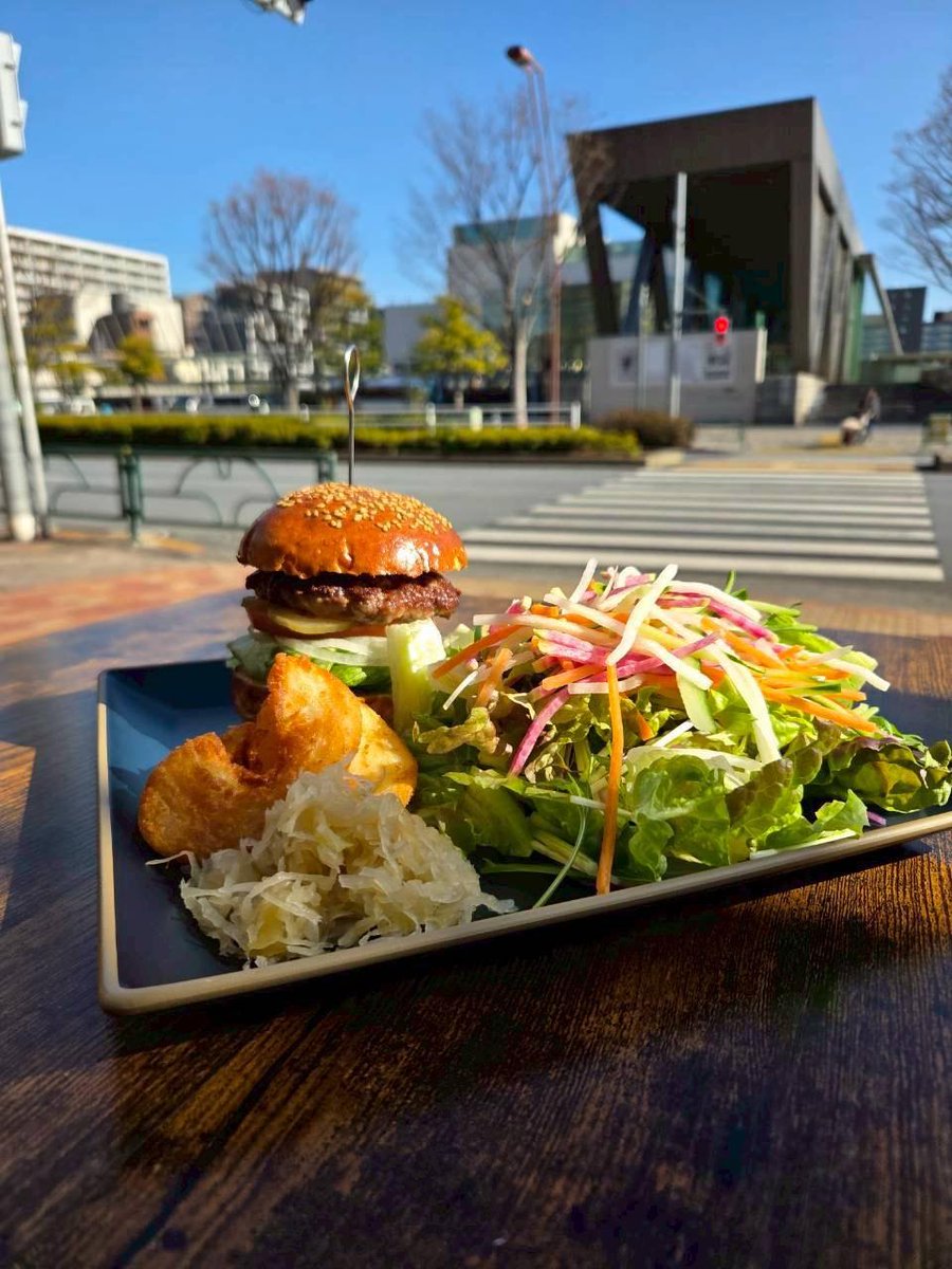 3000daysburger's tweet photo. オリンピック観戦で寝不足の日々をお過ごしではないでしょうか😆❄️
そんな時こそランチやディナーで是非スタミナを付けてみんなで応援しましょう😉☝️📣 https://t.co/ne8ahw87ua