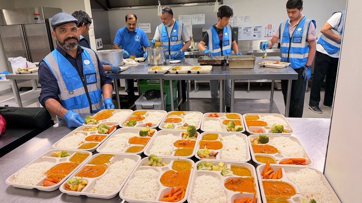 HFA SA delivered another Feed the Hungry initiative on 11 Feb 26 at Christie Downs Community House. With the support of our amazing volunteers, 70 nutritious meals were served to the local community.

#HumanityFirst #FeedTheHungry #SouthAustralia #ServingHumanity #Volunteers