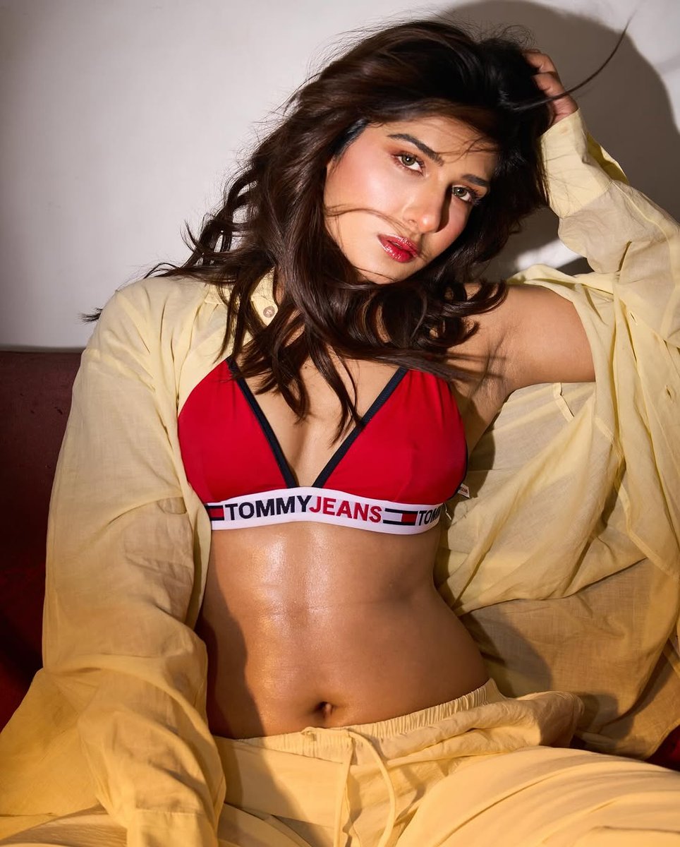 MrYug217's tweet photo. The Most Sensuous Navel I Have Ever Seen 🍩🥶 #NehaKhan 
Thread 1/3 https://t.co/mnzD7mOv9P
