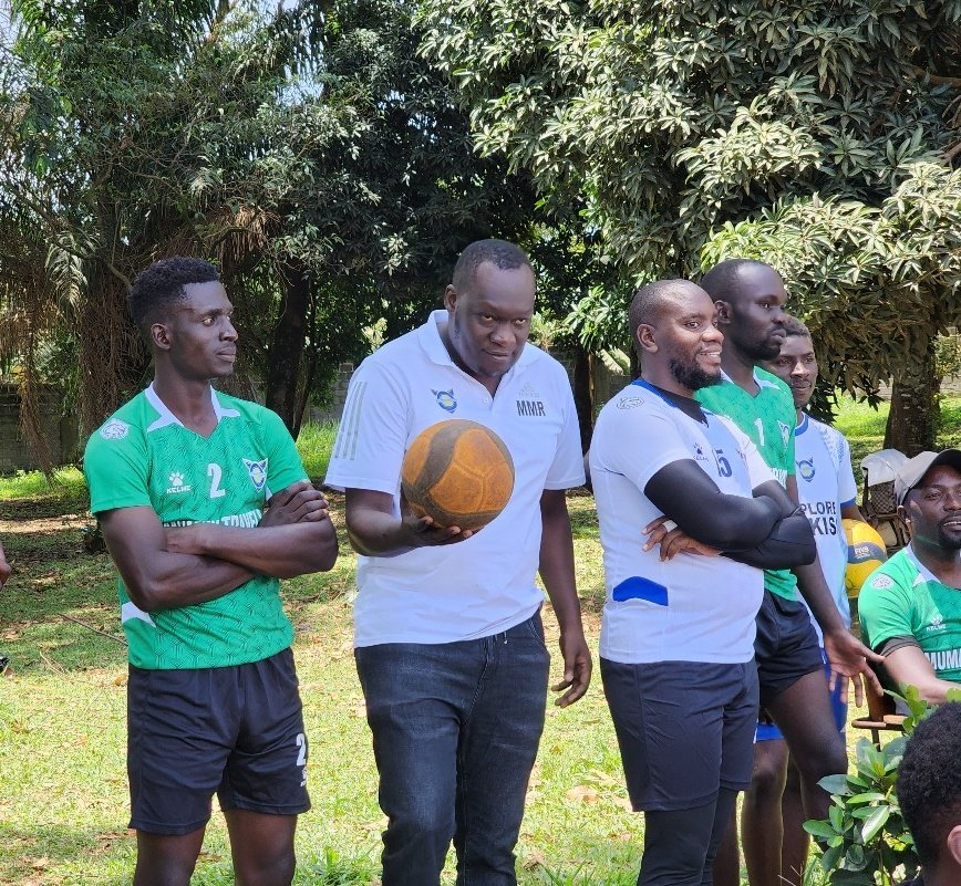 Tai_VCwakiso's tweet photo. Ladies and Gentlemen, the funder the player, the coach, the cook🤣
@CliveKyazze wasn't totally wrong.
#NTVSportsknights #zibonshoecare #LetsGoTai💪 https://t.co/8O3cz7INGF