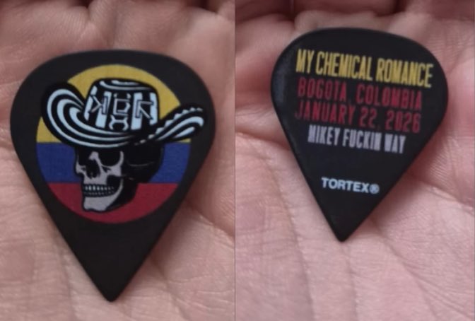 PAREN TODO LA PICK DE MIKEY TENÍA EL SOMBRERO VUELTIAO