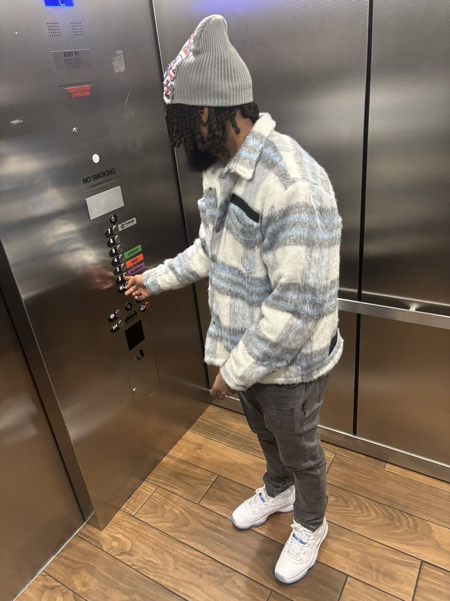 34joe1's tweet photo. Outta sight ,outta of mind 🌒 https://t.co/R8YedoMEWy
