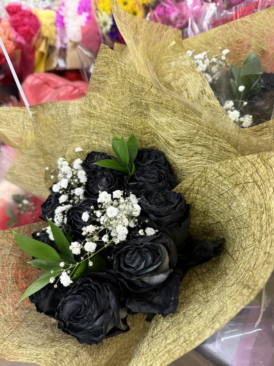 there were some really pretty flowers at work today !!! 
gonna take more tomorrow with my other mimis 🩷🩷