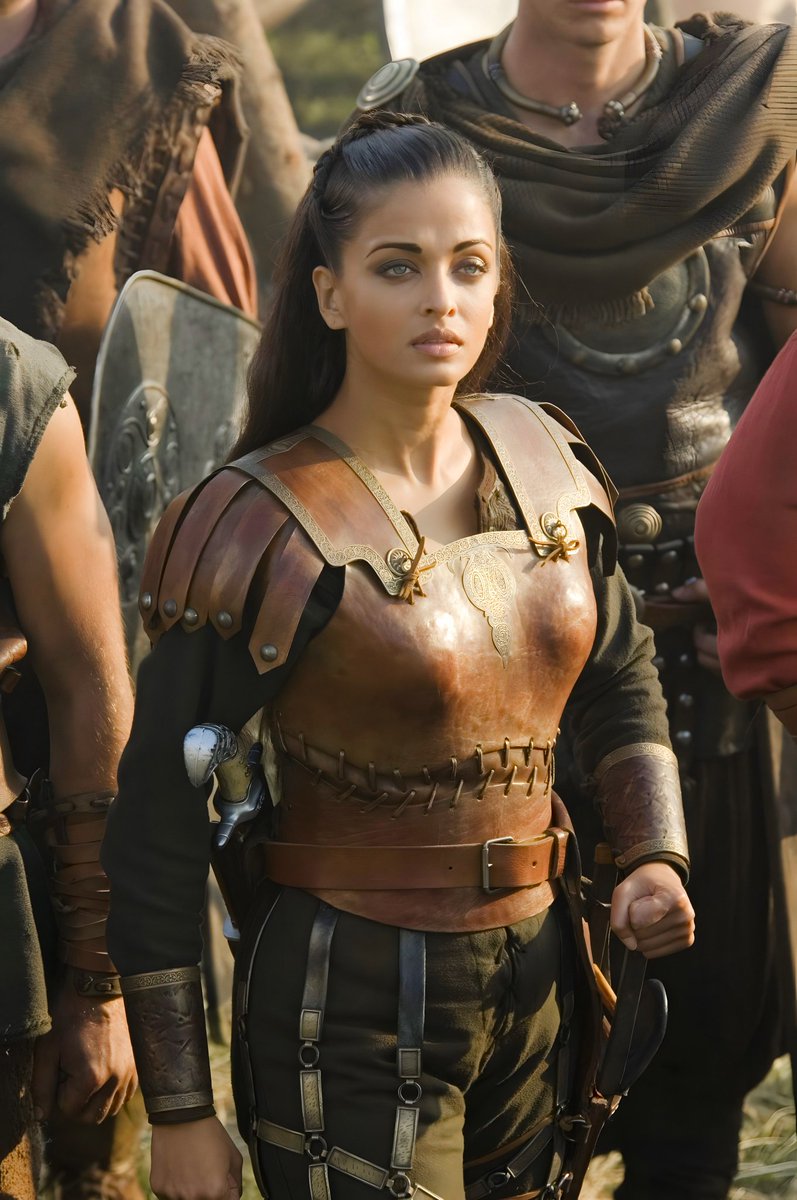 LoveUaish's tweet photo. Aishwarya Rai is the only one bollywood actress who did 5 hollywood+English movies as a lead without the support of any Social media,PR team etc.Her Global popularity was huge.Brad Pitt,Will Smith everyone wanted to work with her but she choose a Nalayak who ruined her everything https://t.co/5YFKTeuJiy