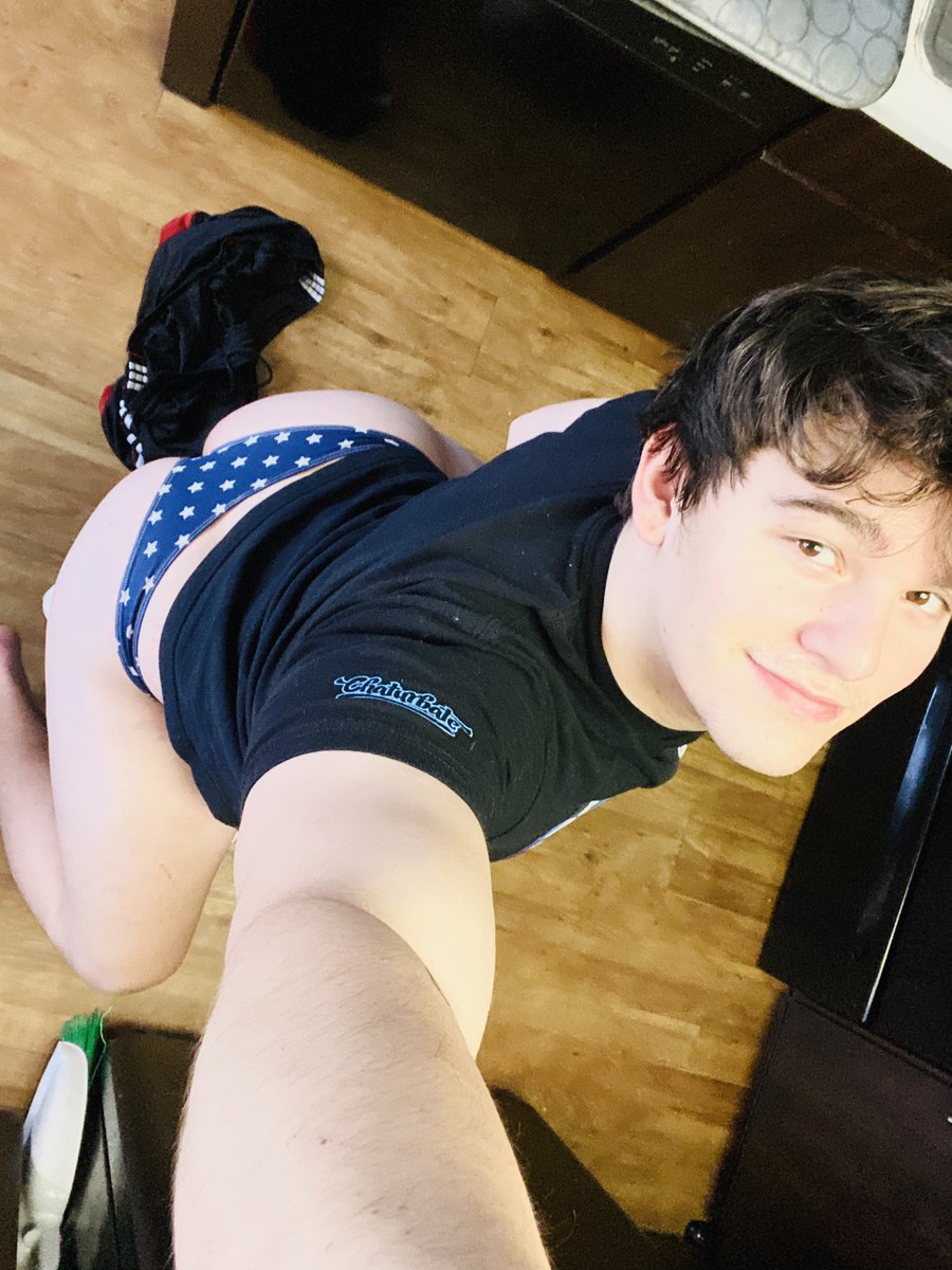 BoyButts69's tweet photo. I love when you show off your juicy bubble butt especially in a thong, I wish you could rub it and shake it on my hard cock and make me cum all over it @johnnystonecb 🥵 https://t.co/k5ReEpkqkt
