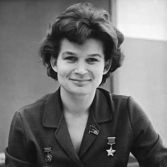 NelsonHavi's tweet photo. They say that his Eminence the Episcopal Sir Charles Kanjama SC hapendi mayengs, and he has decided to give them flowers in advance. This is major and the Vatican has opened the doors closed for 2,025 years. I will attend and bless a drink for the lady named Valentina Tereshkova. https://t.co/RAEaxQLKiP