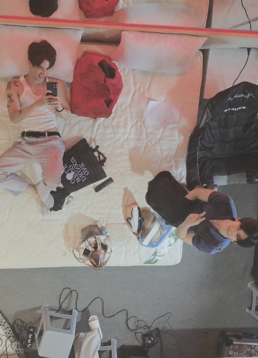 tawanchapter's tweet image. NEXT Q!!!🤩

#ADogAndAPlane