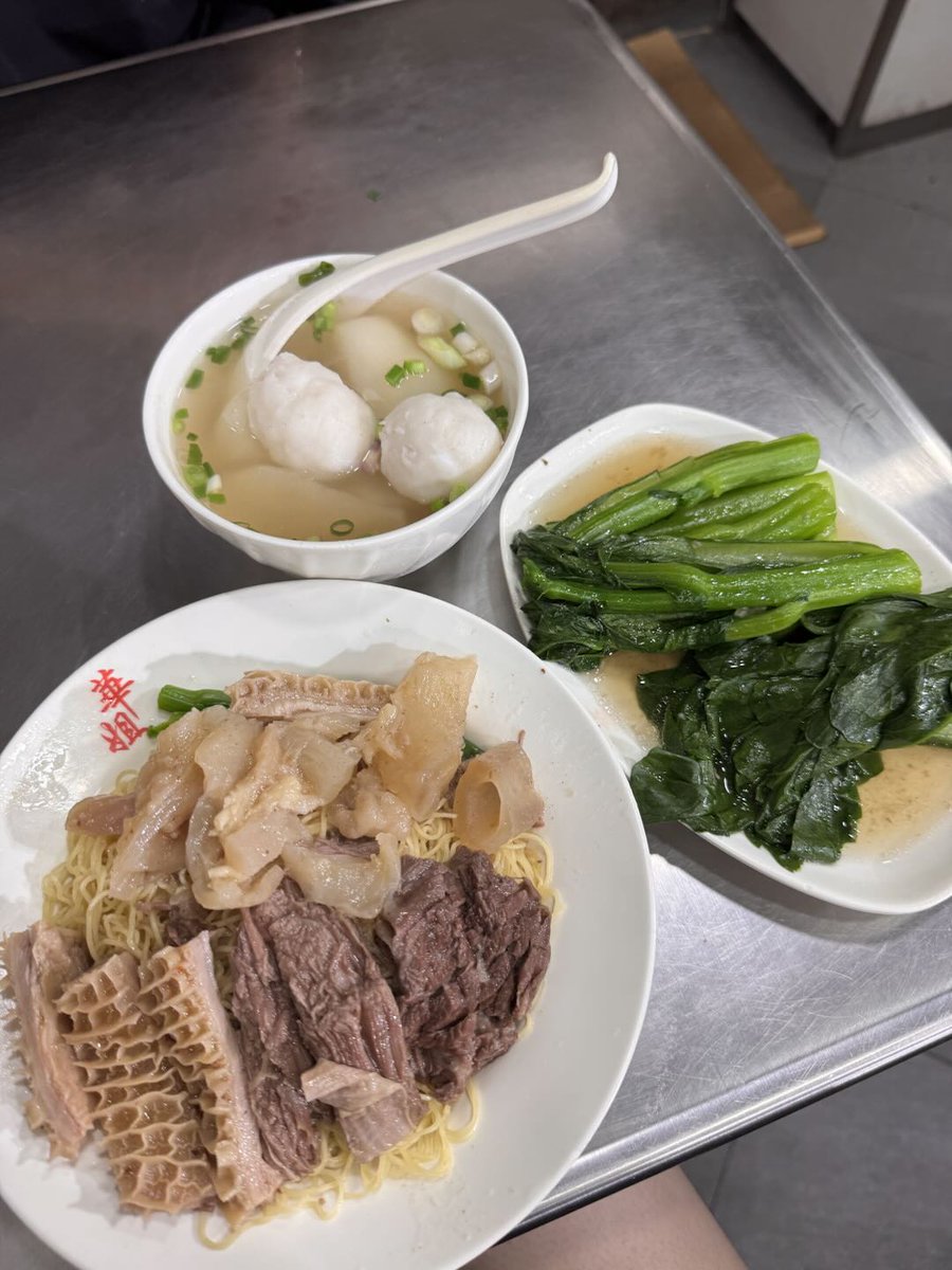 🍽️心心念念这一口本地人推荐的港式简餐
👍大口吃肉，大口喝汤，舒服了
👀还有谁在香港的，下午可以在ConsensusHK会场面基哦～

#ConsensusHK2026