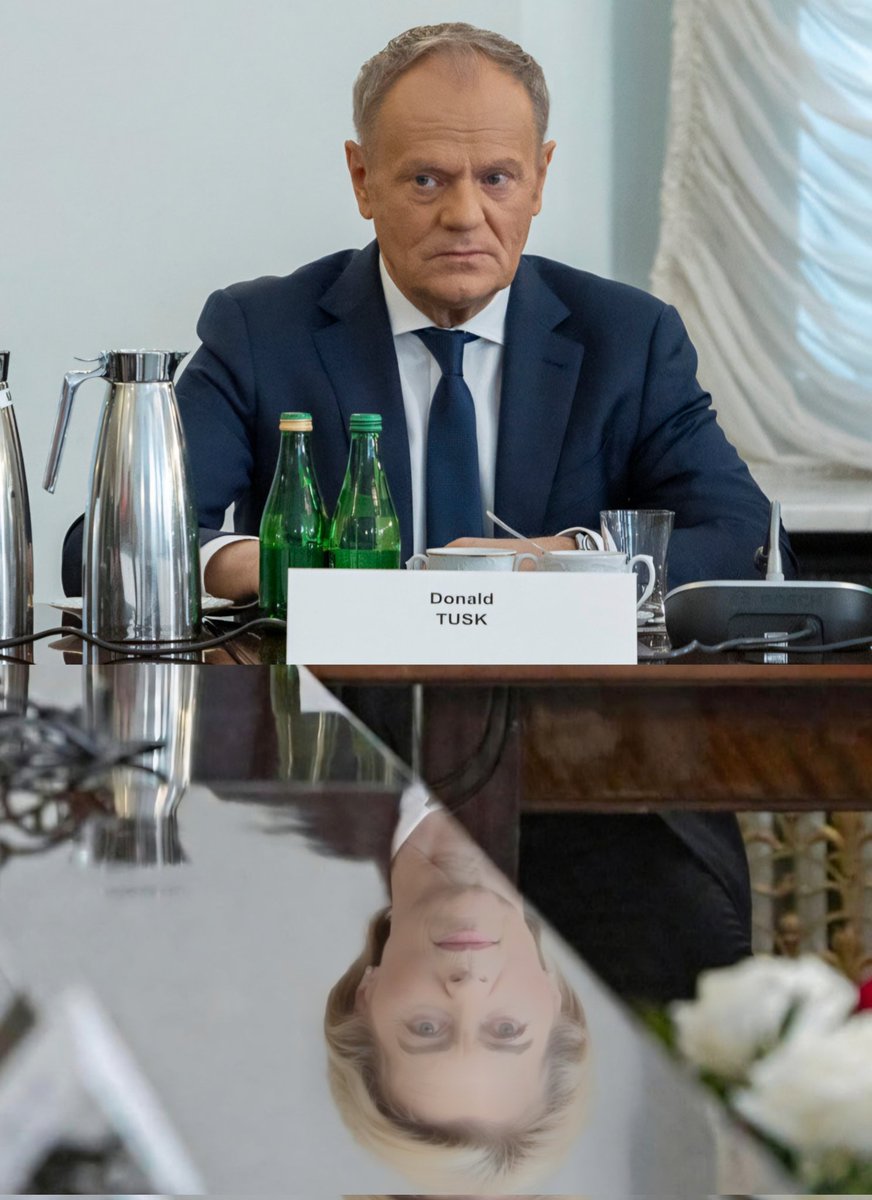 czlowiek__bobr's tweet image. Lustro prawdę powie