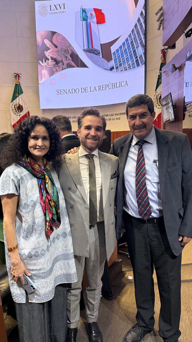 Siempre un gusto saludar a mi tocayo <a href="/Javier_Corral/">Javier Corral Jurado</a> y a mi estimada <a href="/SusanaHarp/">Susana Harp Iturribarría</a>.