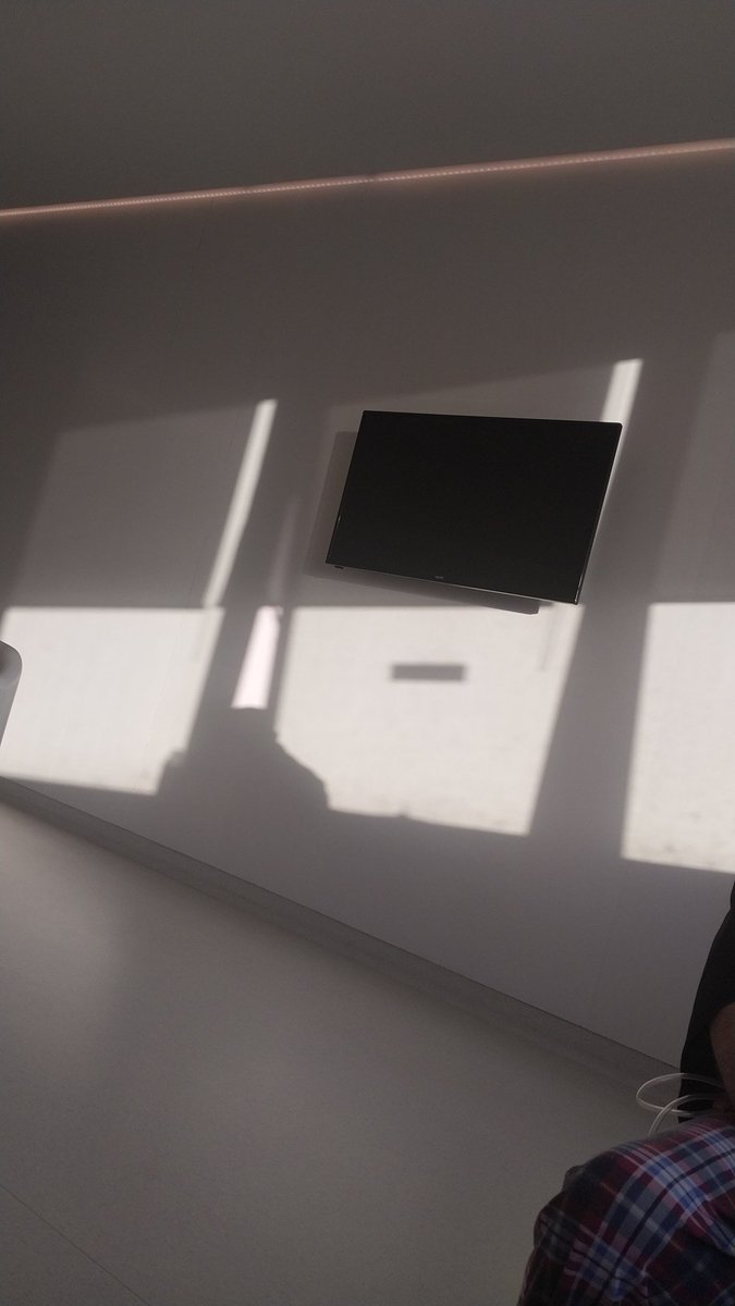 Bilkent Şehir Hastanesi. 
Neden tv kanalları yok. 
Ben ntv izlemek zorunda mıyım.