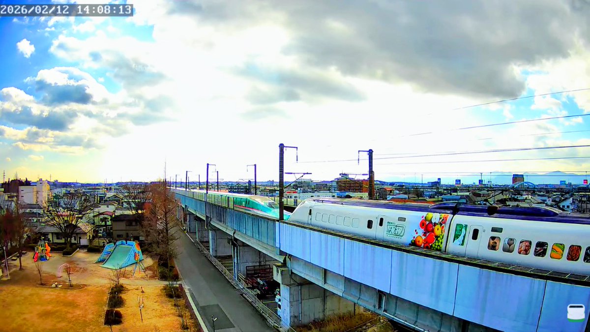 AlfaLiveyoda's tweet photo. 東北新幹線 ライブ 郡山 トピック
2026/2/12 14:08↖️東京 やまびこ56号
🚄はこビュン新幹線キターー‼️💚🤍
🎊郡山ライブ初登場📹️
#荷物新幹線 #L69 #E37 https://t.co/S7tC1MqEwQ