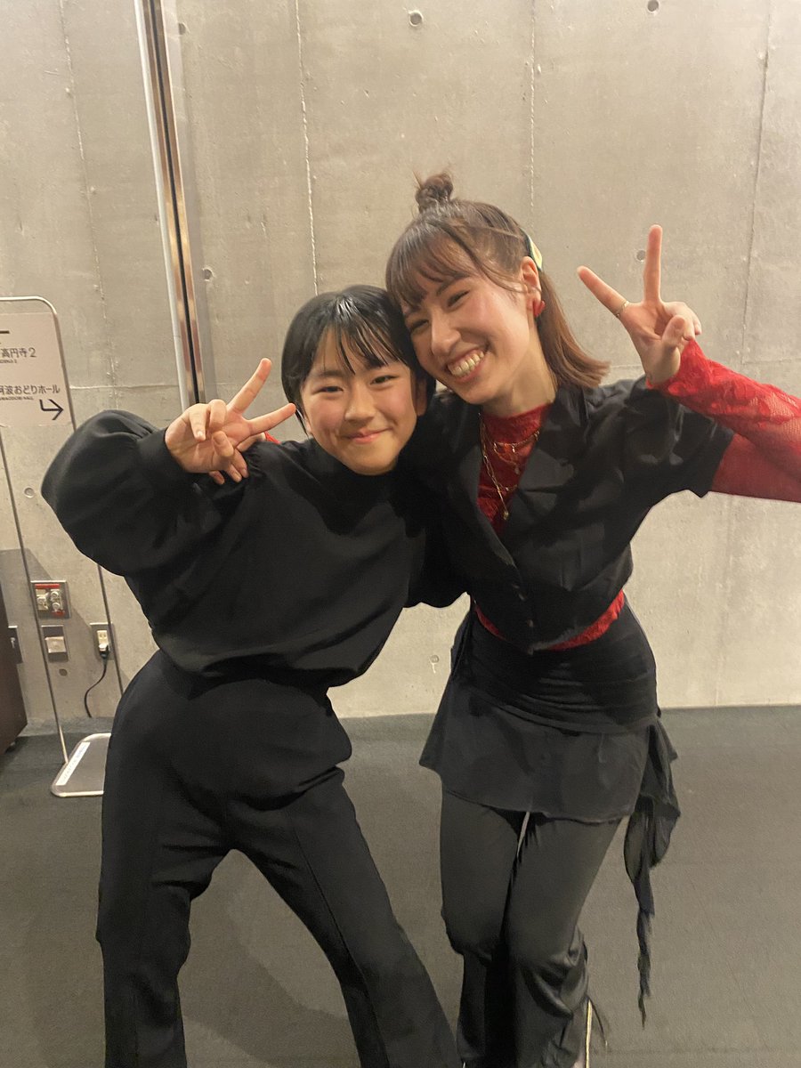 2023wwing's tweet photo. Naokoさん、Kaoriさん、Minamiが出演。

もう…
ド迫力。
本当にアツい、アツいステージでした。

生徒のみんなも応援に駆けつけてくれて、この空間を一緒に共有できたことがすごく嬉しかった。

ステージは、まだまだ作っていきます。せっかくやるなら、みんなで立とう。

一緒に、上にいこう🔥 https://t.co/dLpRoe0Wpr