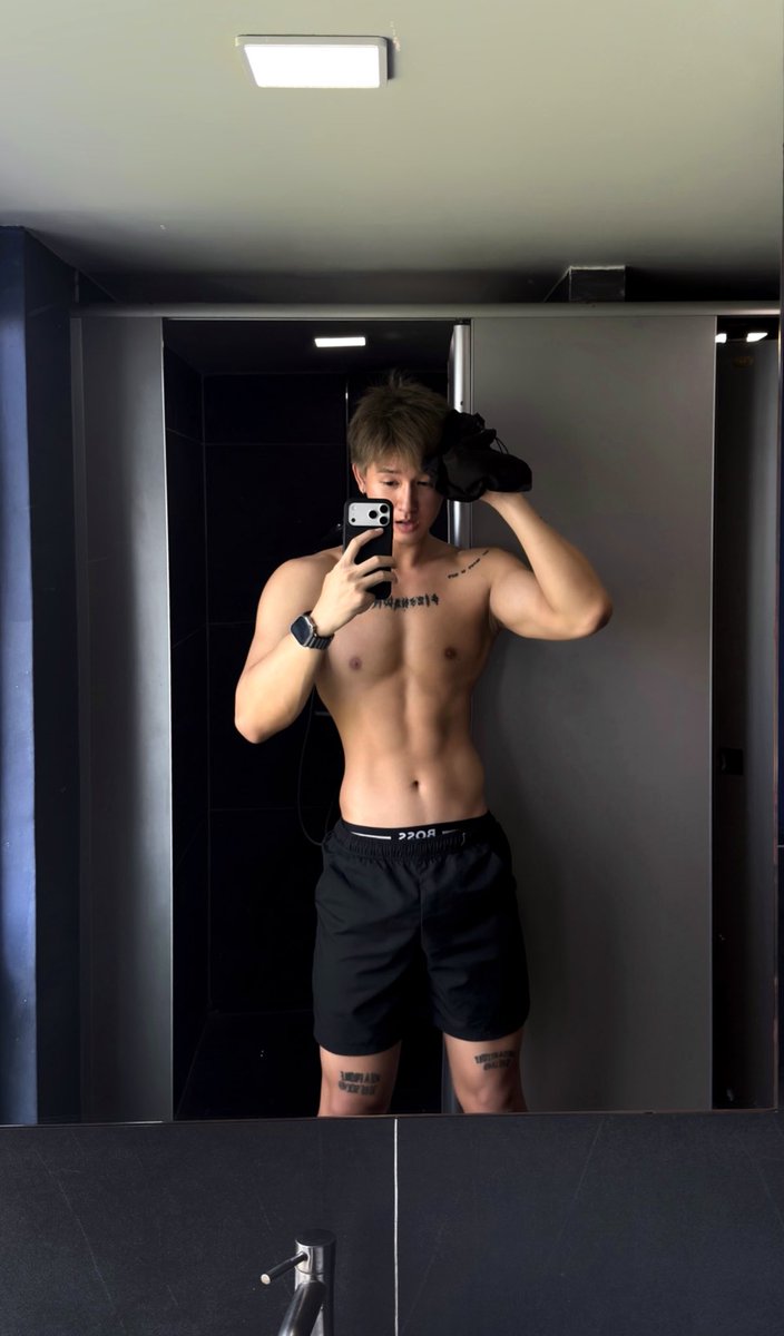 whosaseann's tweet photo. If we talk abt this, wats the topic? https://t.co/l41jrdTfnZ