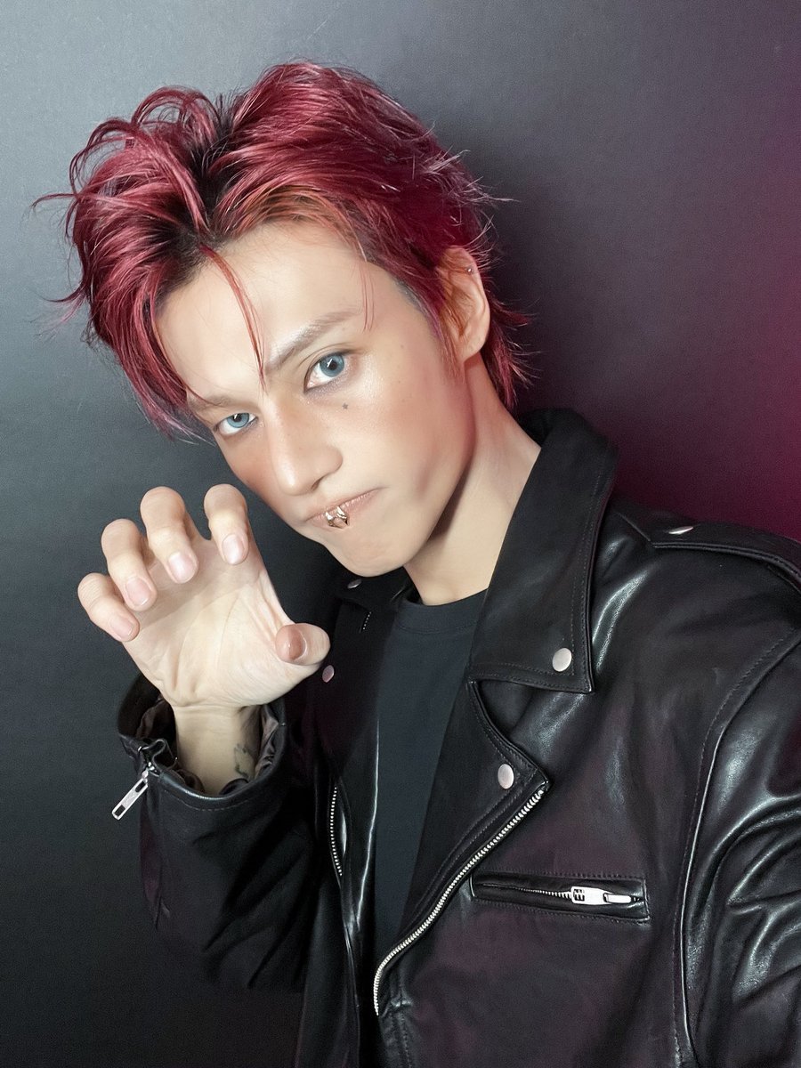 ATEEZofficial's tweet image. [📷] #내그내얼 Behind Photo 

뼈도 잘생긴 퇴폐 섹시 왕자
닉우영 등장이요 🦊✨

#ATEEZ #에이티즈 #WOOYOUNG #우영
#GOLDENHOUR_Part4 #Adrenaline