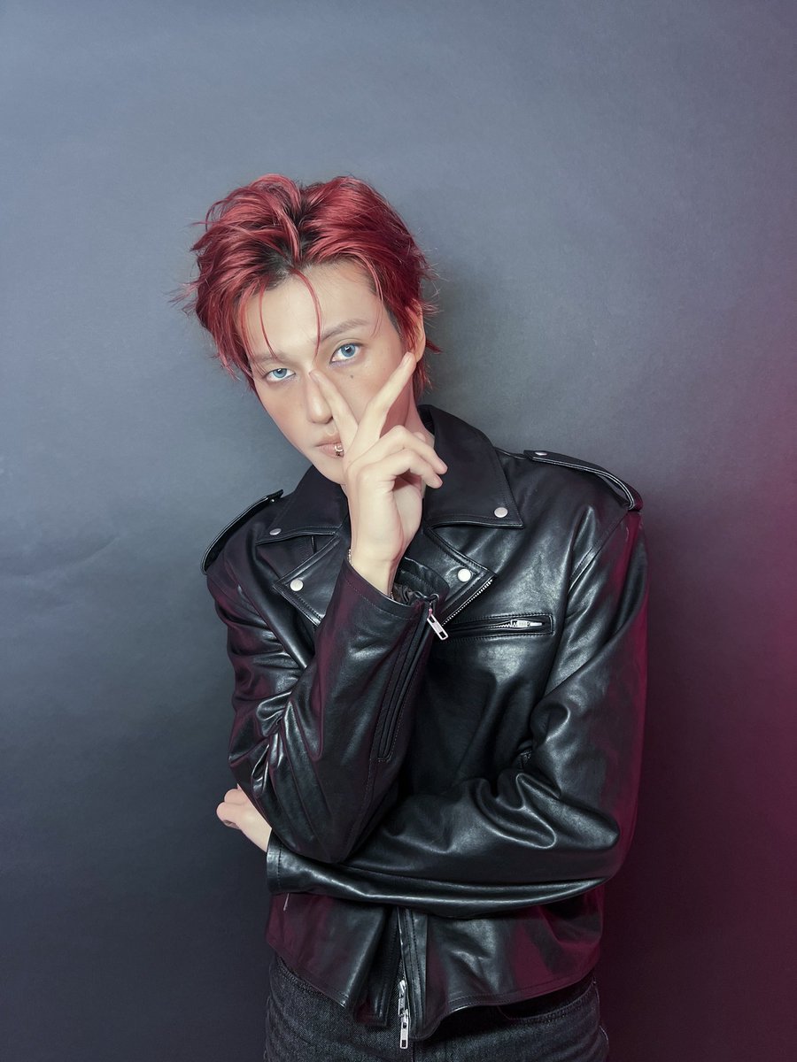 ATEEZofficial's tweet image. [📷] #내그내얼 Behind Photo 

뼈도 잘생긴 퇴폐 섹시 왕자
닉우영 등장이요 🦊✨

#ATEEZ #에이티즈 #WOOYOUNG #우영
#GOLDENHOUR_Part4 #Adrenaline