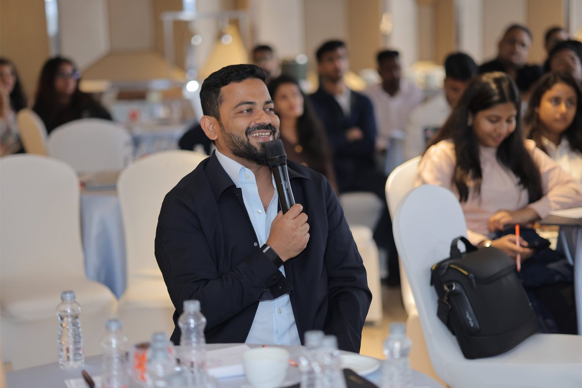 Niveshaay tweet media