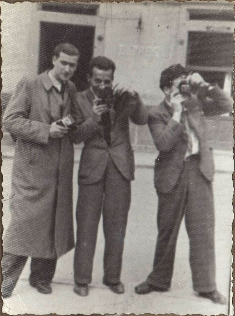 maria_pidal's tweet image. la obsesión pol fotógrafu Constantino Suárez llevome a llugares raros a altes hores de la madrugada, pero creo que too merecio la pena por tener esti llibru ente les manes 

gracies a @LaSemeya_Ed por confiar en mi y tamién a toles persones que m’aguantaron y m’apoyaron nesto💘