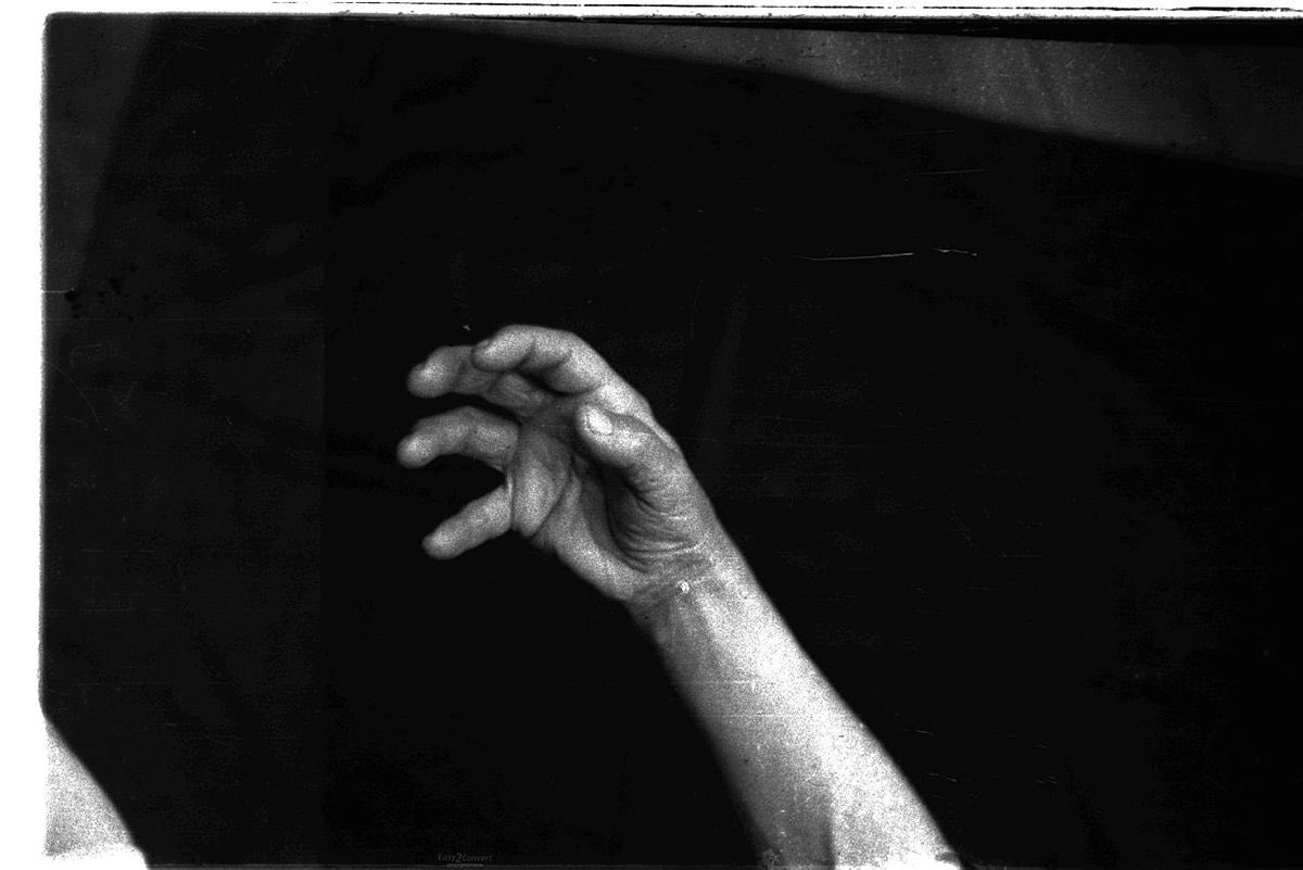 maria_pidal's tweet image. la obsesión pol fotógrafu Constantino Suárez llevome a llugares raros a altes hores de la madrugada, pero creo que too merecio la pena por tener esti llibru ente les manes 

gracies a @LaSemeya_Ed por confiar en mi y tamién a toles persones que m’aguantaron y m’apoyaron nesto💘