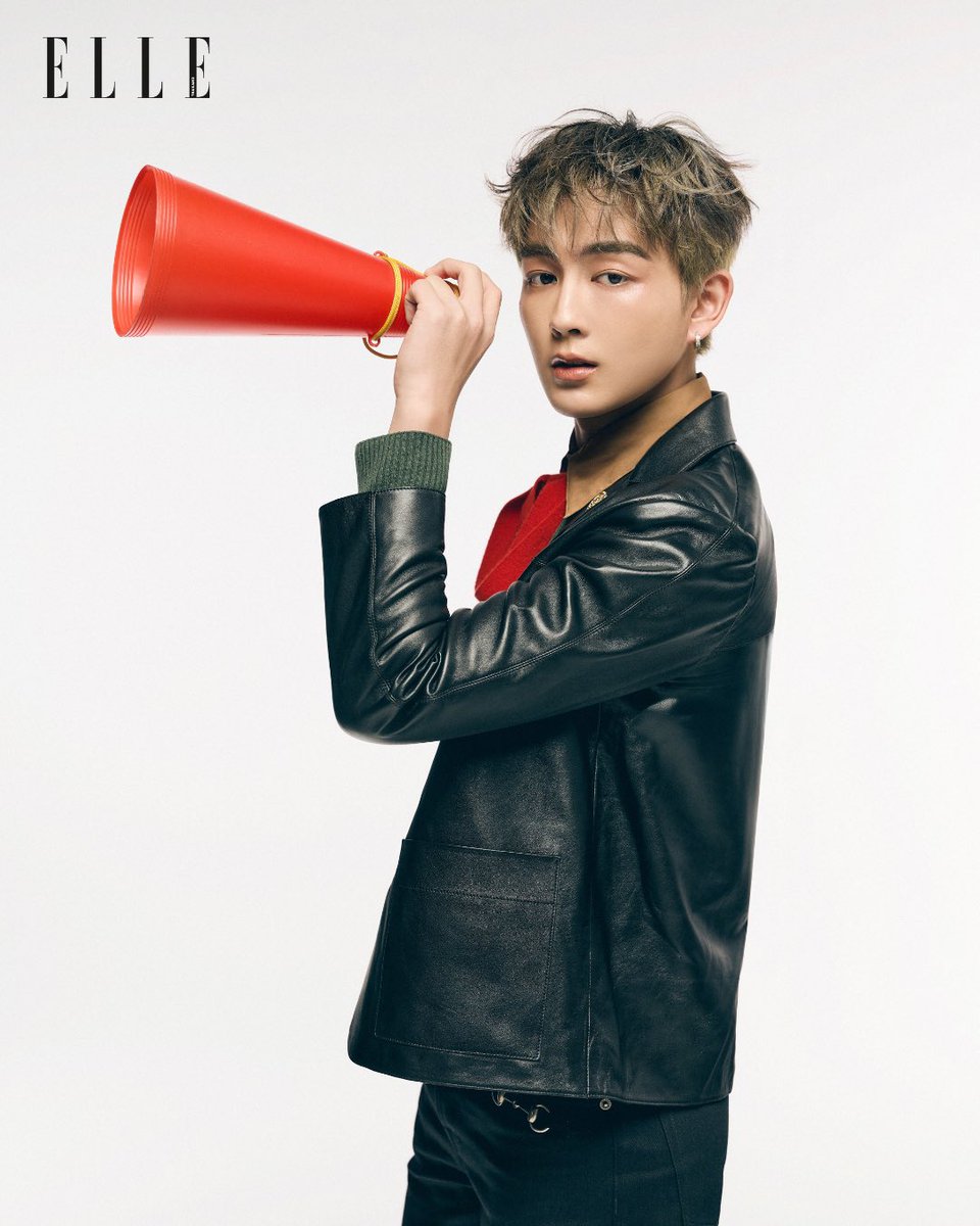 #ELLECrush "มนุษย์เราจะมีความสุขยากกว่าเศร้า เพราะฉะนั้นโมเมนต์ที่เรามีความสุข ก็พยายาม appreciate โมเมนต์นั้นให้ได้มากที่สุด” ติดตามบทสัมภาษณ์ของ ฮาร์ท <a href="/heartchuthiwat/">ฮาร์ทชู่ววว🫶🏻</a> และหนุ่มๆ วง <a href="/BUS_SONRAY/">BUS because of you i shine</a> ได้เร็วๆ นี้!

#ELLEThailand
#ELLECrushxBUS
#BUSbecauseofyouishine
#HEARTchuthiwat