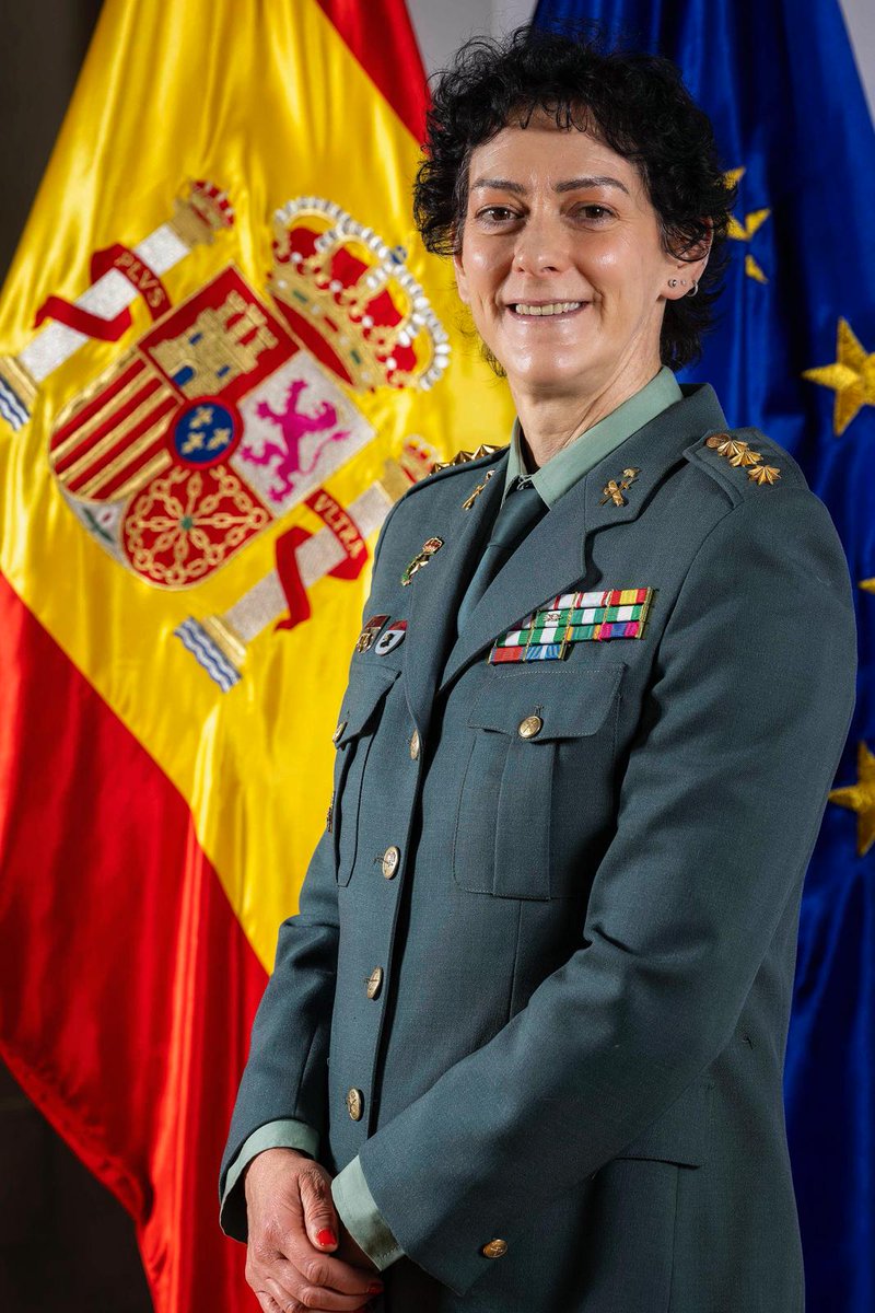 María Dolores Gimeno Durán es la primera mujer que alcanza el empleo de Coronel en la Guardia Civil 🇪🇸

🔹La coronel Gimeno tiene una dilatada experiencia profesional de 32 años en diferentes destinos.
 
🔹Fue la primera oficial de la Guardia Civil en ser diplomada en Estado