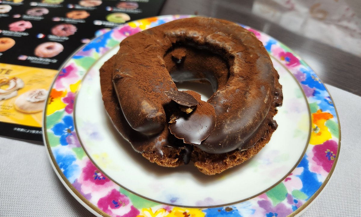 親父殿がJACK IN THE DONUTSってとこで買ってきてくれたドーナツ。旨そうというか旨かった🍩 