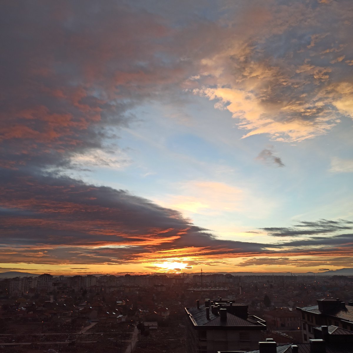 Nefes aldığı zaman, sabaha...
Tekvir-18