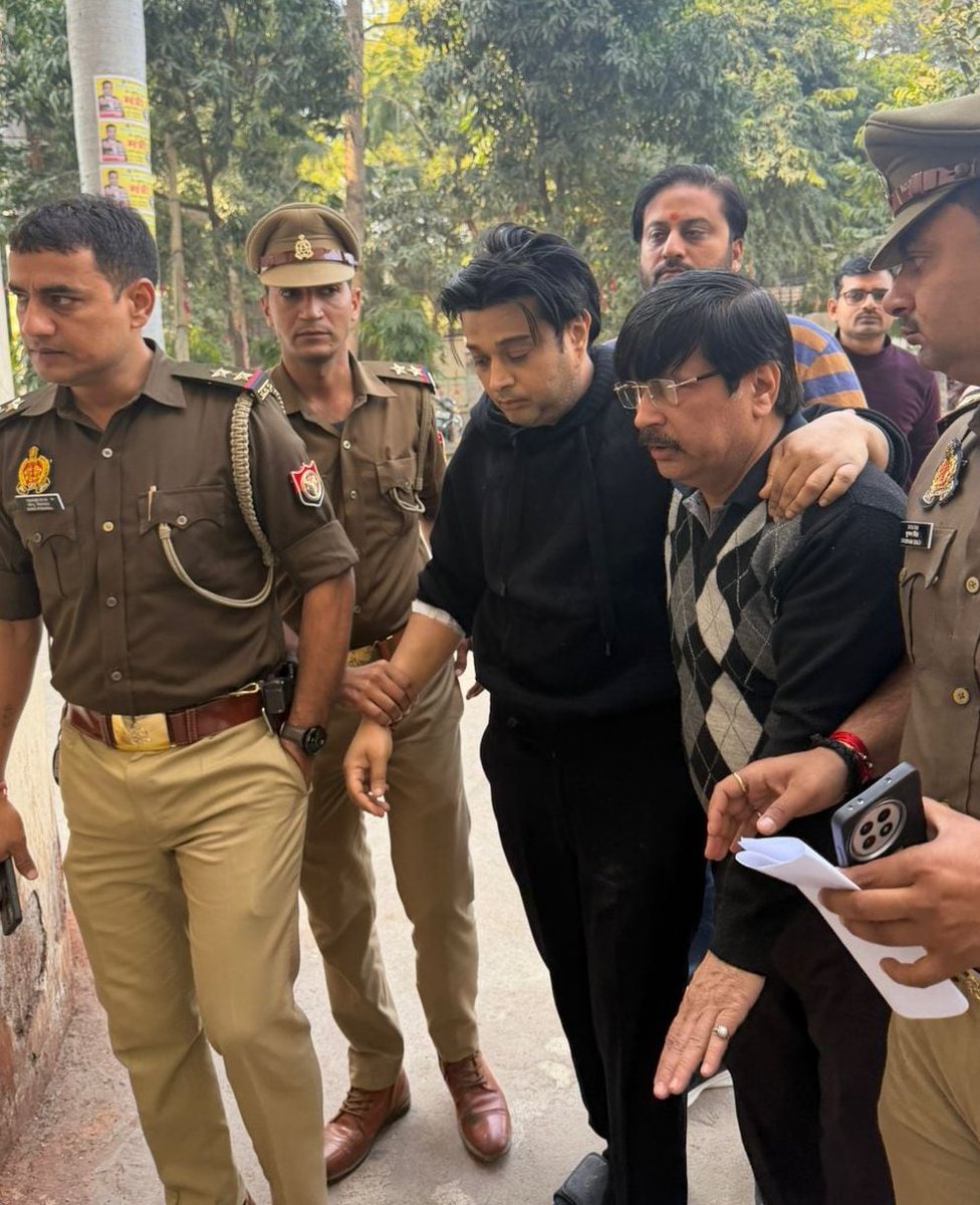 ranvijaylive's tweet photo. लेम्बोर्गिनी वाले शिवम को जमानत मिल गई https://t.co/KhoyHmVEnH
