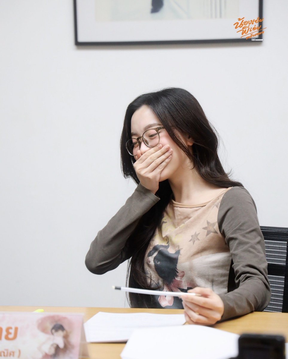 พี่เชื่อละ ว่าหนูขำจนขนมจะติดคอ5555
#น้องเอ๋ยพี่เอ่ยขอข้าวขอแกง
#Aheye4EVE 
#4EVE