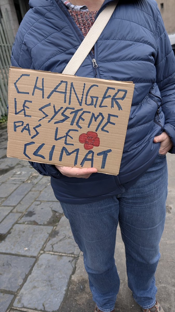 MLepvraud's tweet photo. 🟢 Des Côtes-d'Armor à Paris, la Loi Duplomb c'est toujours non !

Depuis plusieurs jours, une seconde pétition et de nombreuses mobilisations dénoncent le projet de réautorisation de l'acetamipride.

1/3 https://t.co/DgZm5uaN8t