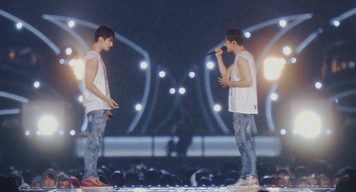 ◤
    「東方神起 20th Anniversary Film『IDENTITY』」
    　　　　　　　　　　　　　　　　　　　　　　◢
公開まであと５日！
 
本編に収録されている
「Begin ~Again Version~」からお届け！
 
伝説の雨の日産スタジアムの映像も
垣間見ることができます。