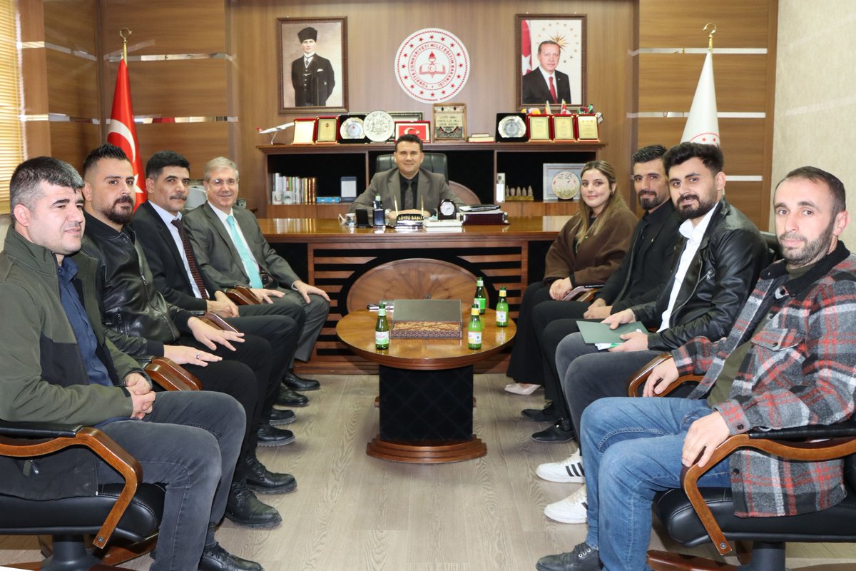 Kahtamegitim's tweet photo. TEMA Vakfı İl Temsilcisi Prof. Dr. Ahmet Çelik, Kahta Temsilcisi Ferit Güllü ve beraberindeki heyet, İlçe Millî Eğitim Müdürümüz Sn. Lütfü Başli’yi makamında ziyaret etti. https://t.co/xXrrBalibH