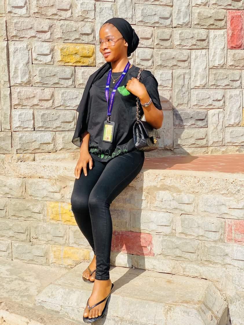 bi_bimpe's tweet photo. Throwback Thursday! Let’s go back to uni days 😩 Quote this with your university pics—I’ll start 👇 #UniDays https://t.co/y016MCCniU
