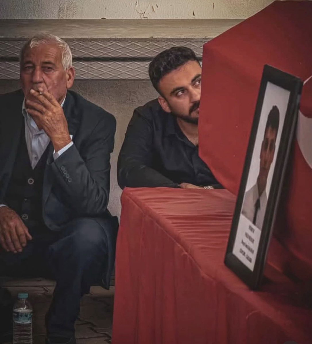 Baban sigara içiyor mu?
İçmiyor komutanım.
İçecek.