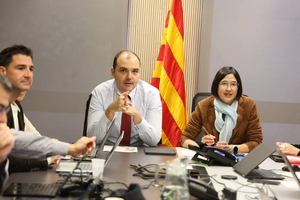 AlbertDalmau's tweet image. Nova reunió del CECAT per seguir minut a minut l’evolució de l’episodi de ventades al país.

Tots els operatius estan reforçats per atendre les incidències. Truqueu al 112 només en cas d’emergència i seguiu les indicacions d’@emergenciescat.