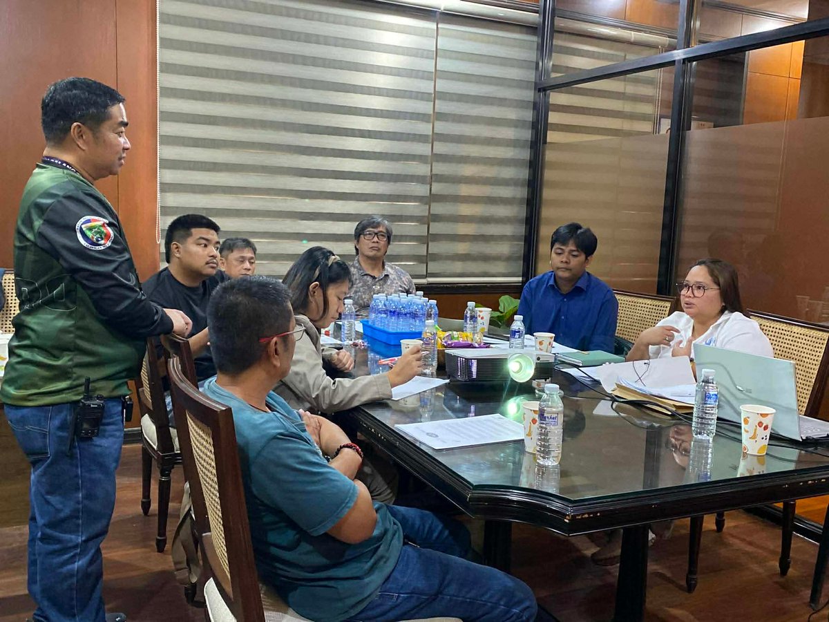 the5isilent's tweet photo. productive day for the vets of Magalang hahaha magkahiwalay nga lang na meeting with different agenda pero same goal 🥰 https://t.co/jMLRgZcjyo