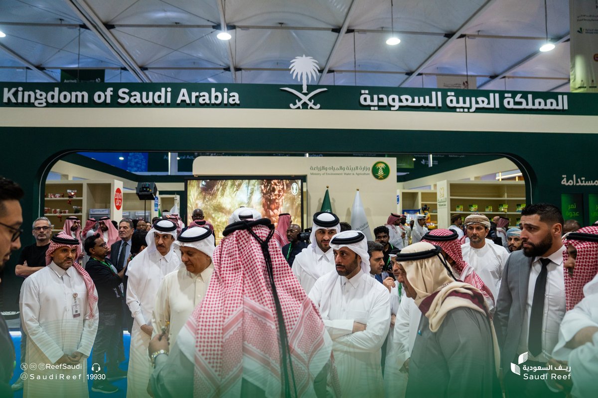 معالي وزير البيئة والمياه والزراعة المهندس عبدالرحمن بن عبدالمحسن الفضلي، وسعادة وزير البلدية القطري السيد عبدالله بن حمد العطية، خلال جولتهما في  #معرض_قطر_الزراعي_الدولي_13، حيث تبرز مشاركة المملكة بحضور يعكس ريادتها في تعزيز الابتكار والتقنيات الحديثة والاستثمار في القطاع