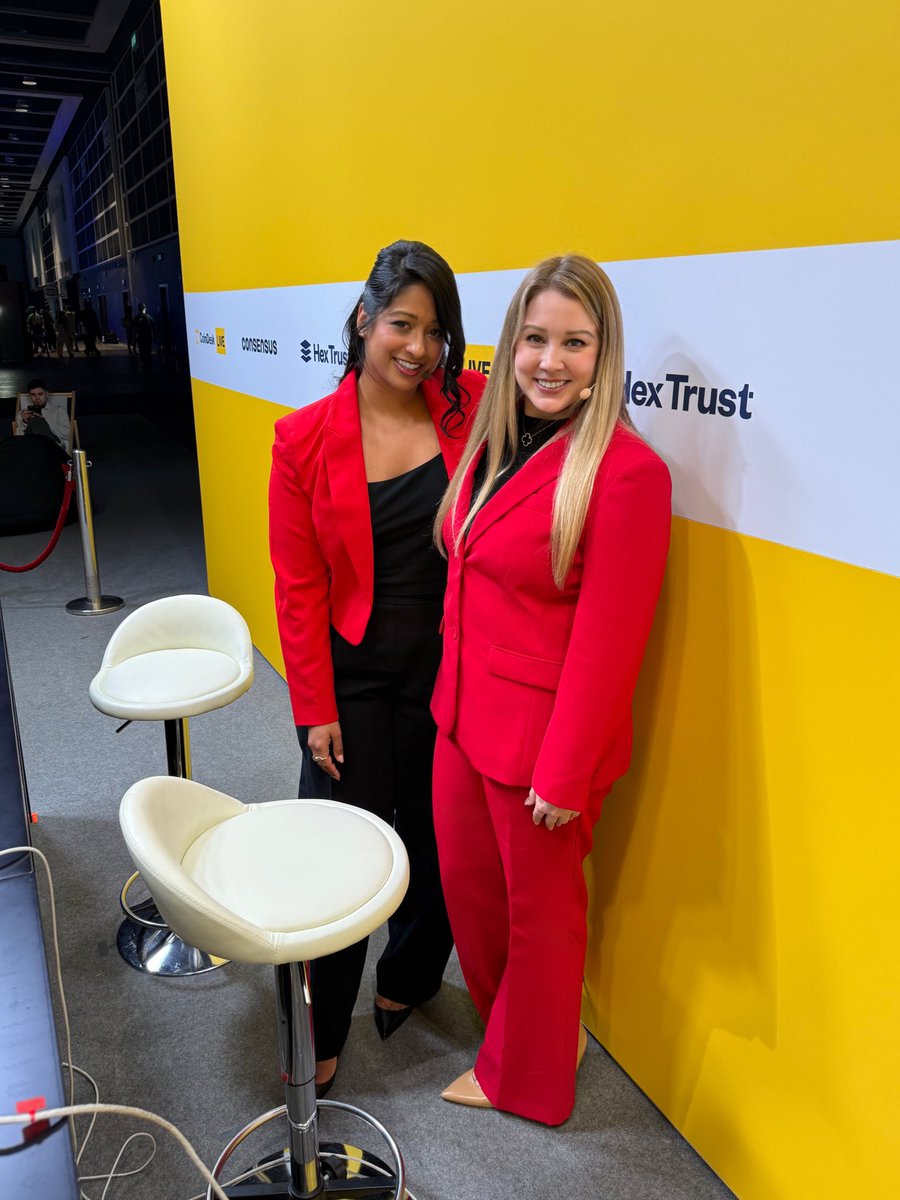 EleanorTerrett's tweet photo. Twinning with @JennSanasie while anchoring @CoinDesk Live at @consensus_hk! 👯‍♀️ https://t.co/7tKcWKdE7Z