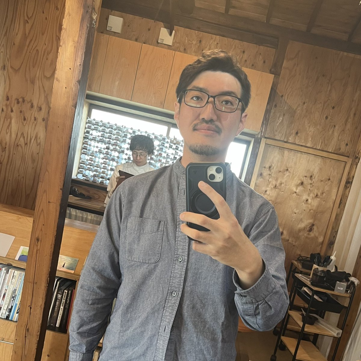 髪切った
おでこ出しスタイル
髪質的に出来ないので前髪にパーマかけてもらいました
イケオジになります🥸