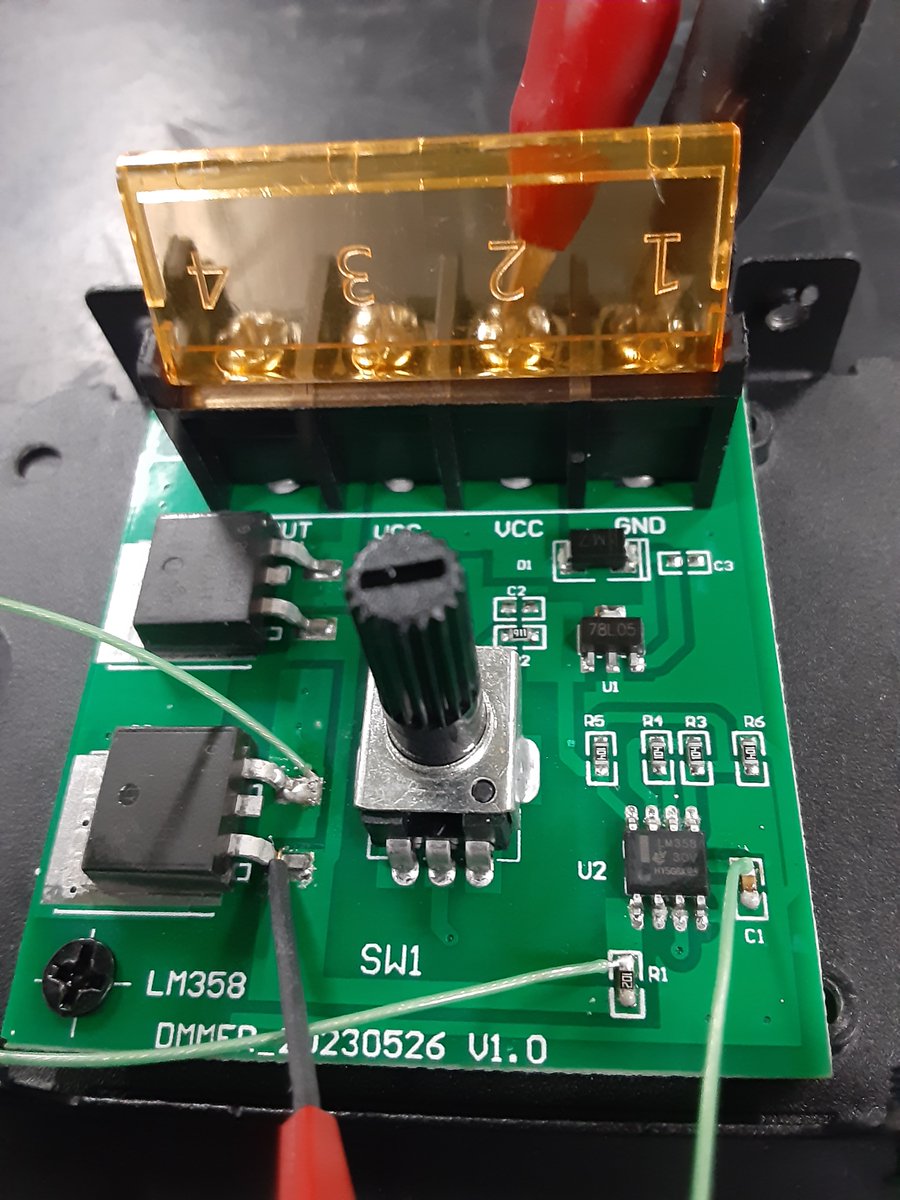onom25's tweet photo. LM386で三角波発振と比較ゲート駆動してる。
VRまわすと比較器DUTYは変化する。

Duty100%ならVgs 4V以下でもONするから、惜しいところだが、結果はゴミである。

Amazonはゴミを売る https://t.co/ldCi8NDOZH