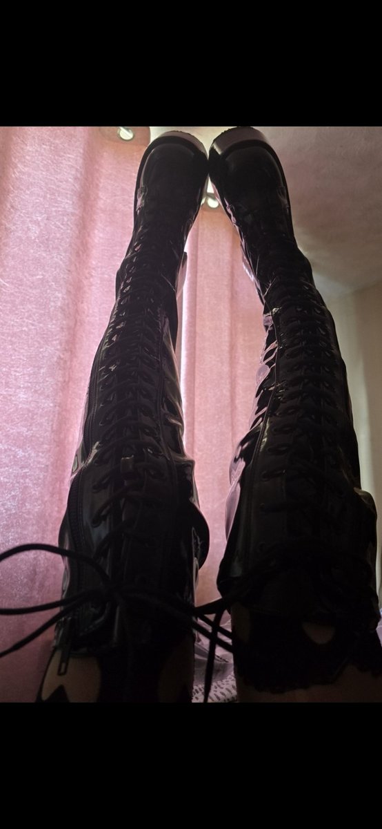 LilyLovbackup's tweet photo. You would do ANYthing for the chance to drop to your knees and clean my boots, bxtch. 😈😈😵‍💫 https://t.co/QVsJodUihB