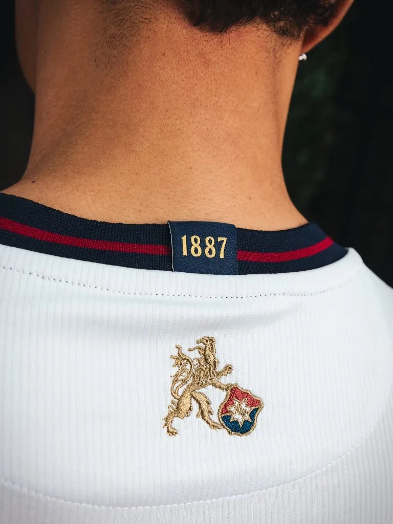 NordiskFootball's tweet photo. Wow ! L'Örgryte IS 🇸🇪 a dévoilé ses nouveaux maillots pour la saison 2026 et on est... sous le charme !🤩

Le club de Göteborg a frappé tellement fort pour son retour en Allsvenskan. Votre avis ?🎨

📸@OrgryteFotboll https://t.co/8vkq7Iiv4f