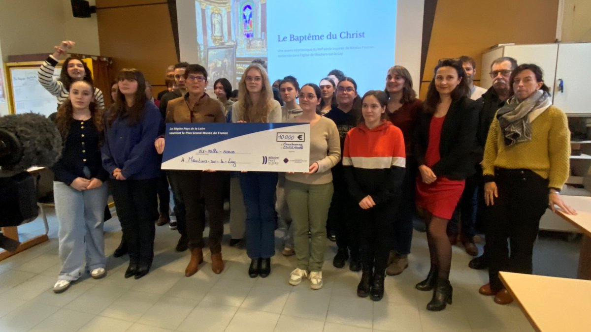 paysdelaloire's tweet photo. Après avoir étudié 5 œuvres du patrimoine local, les lycéens de Chantonnay (85) et de Laigné-Saint-Gervais (72) ont chacun attribué une dotation régionale de 10 000 € pour contribuer à la sauvegarde d’une œuvre.
👉 Découvrez les œuvres qui vont bientôt pouvoir être restaurées grâce à leur engagement !
Lycée Chantonnay ➡️ https://t.co/uS3ZcvaiMT
Lycée de Laigné-Saint-Gervais ➡️ https://t.co/IQ0jio86Kb
Une opération menée par la Région des Pays de la Loire en partenariat avec la Sauvegarde de l’Art Français.
@BrunetMichelle2
