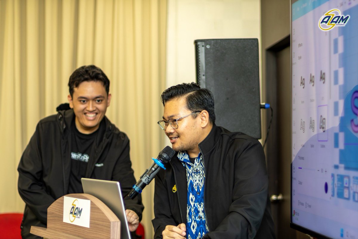 AZAMSarawak's tweet image. AZAM Sarawak terus memperkukuh transformasi digital melalui penganjuran Canva Training 101 yang menghimpunkan 30 peserta daripada ekosistem AZAM termasuk Ahli Lembaga Pengarah, pengurusan, kakitangan dan belia AZAM Young Souls (AYS).

#AZAMSarawak #MovementforProgress