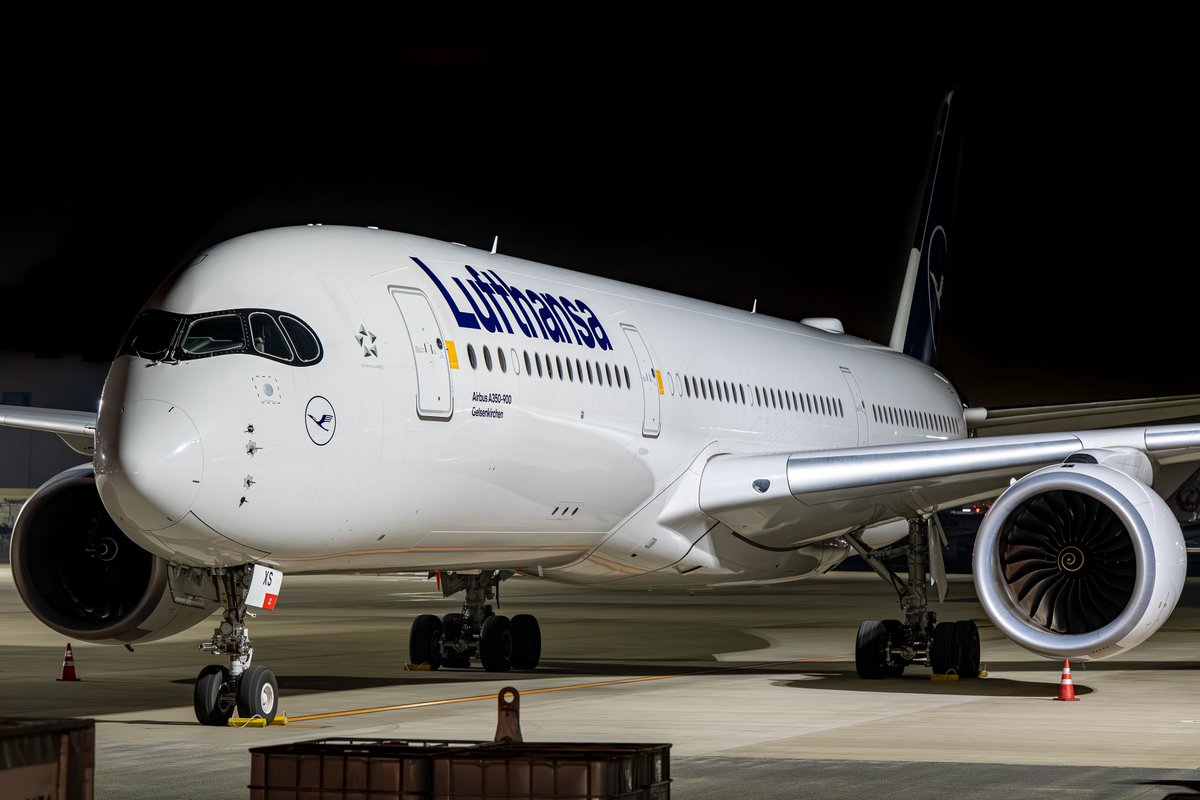 Lufthansa 
Airbus A350-941 / D-AIXS

LH714で到着しLH715で出発でしたが欠航したため981番スポットにトーイングされました。

2026.2.12