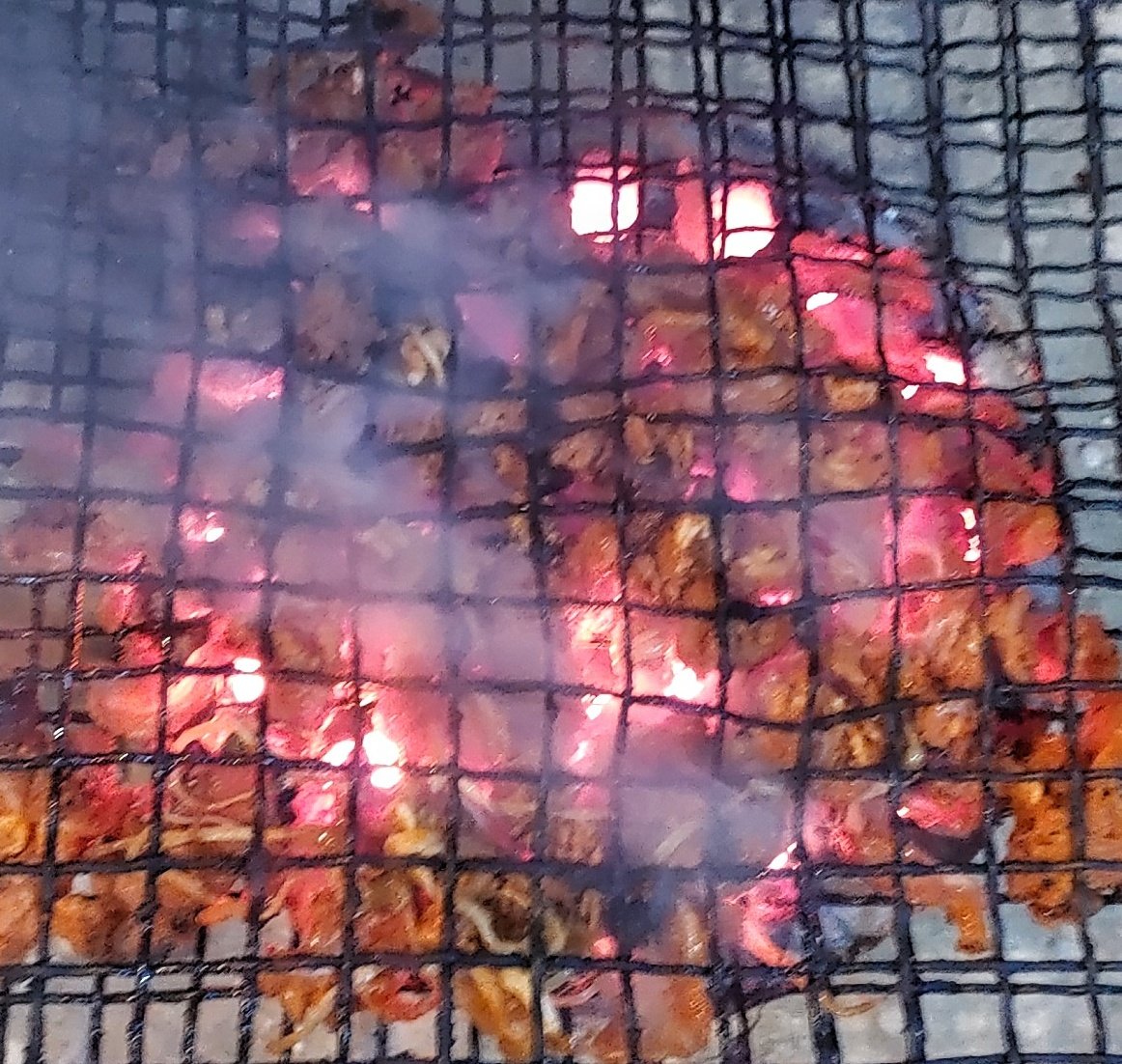 목요일 술시입니다
매운 오돌뼈 연탄구이