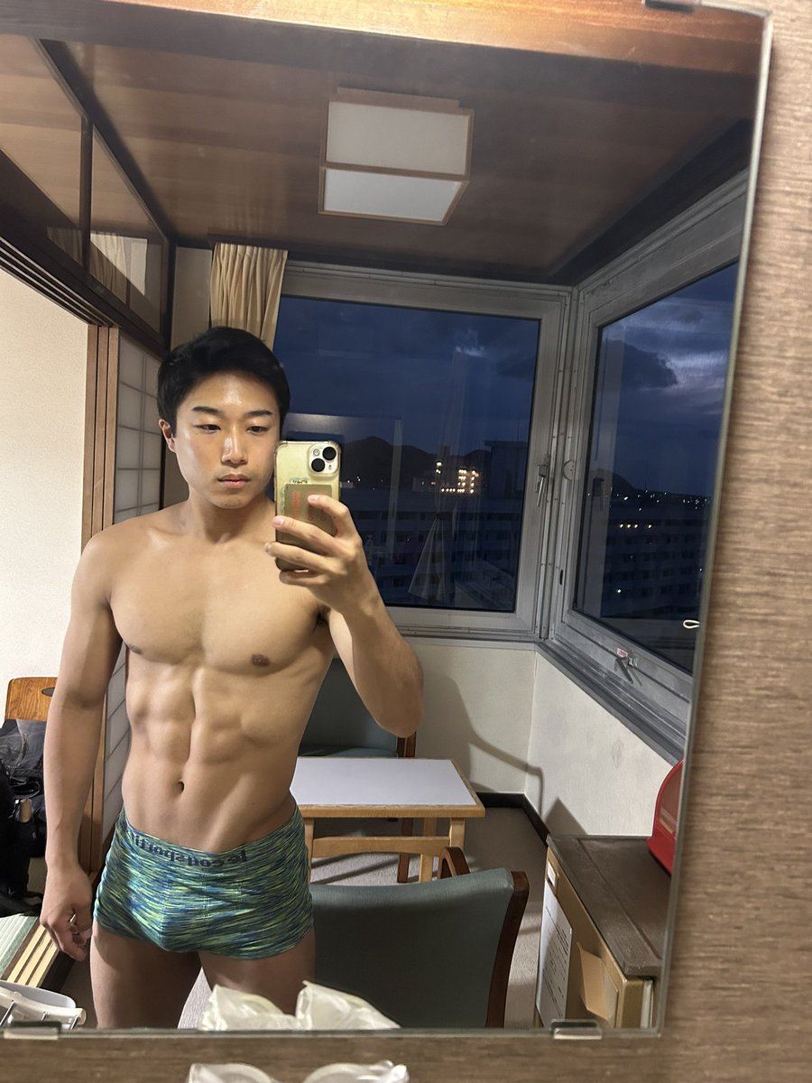 脇見せと腸腰筋の強調どっちが良い？？