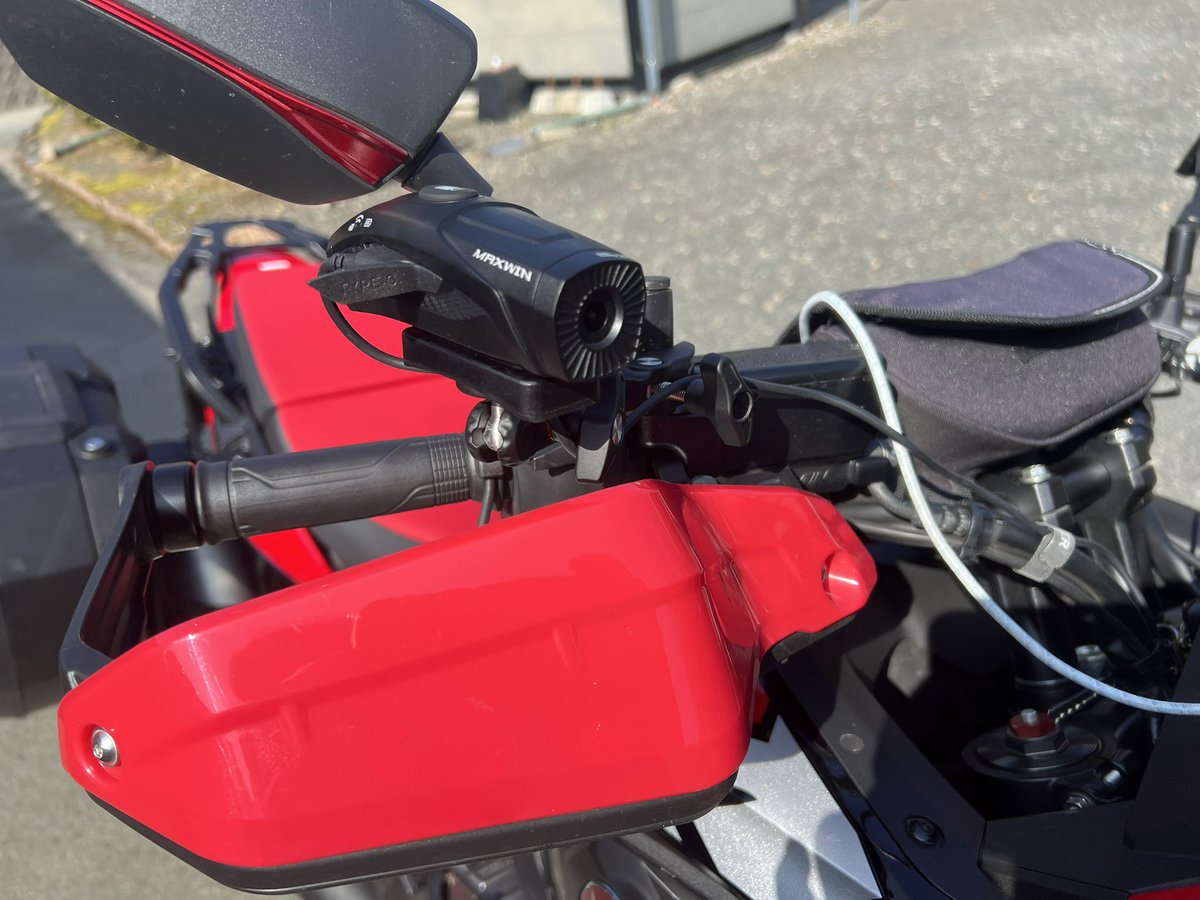 marunora's tweet photo. MAXWIN の前後撮影できるドライブレコーダー を新調
60フレームで手ブレ補正入ってるのでなかなか映像もクリア
付け替え可能なので複数台持ちにはいいかも https://t.co/IqCdnHFmYk